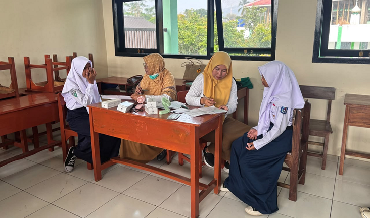 PUSKESMAS JALAKSANA GELAR CEK KESEHATAN GRATIS BAGI SISWA MTSN 7 KUNINGAN